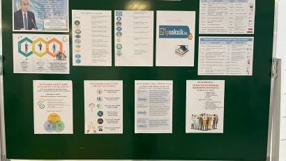 Кәсіптік бағдар беру жұмысының жоспары бойынша мектептің бірінші қабатының  дәлізінде «Оқуға қайда түсемін?» стенді орнатылды